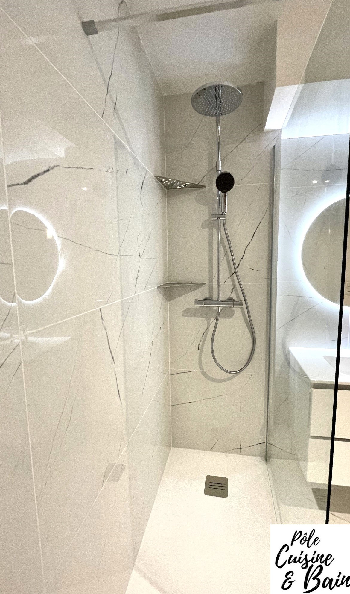 SALLE DE BAIN EN SALLE DE DOUCHE: baignoire transformée en receveur de douche