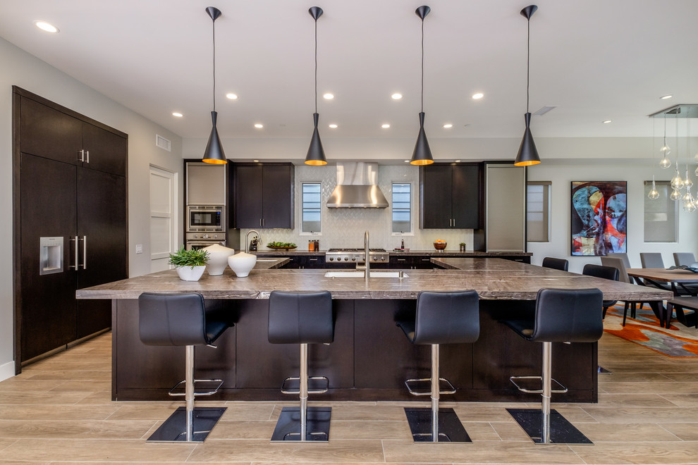 Kitchen - contemporary kitchen idea in Orange County