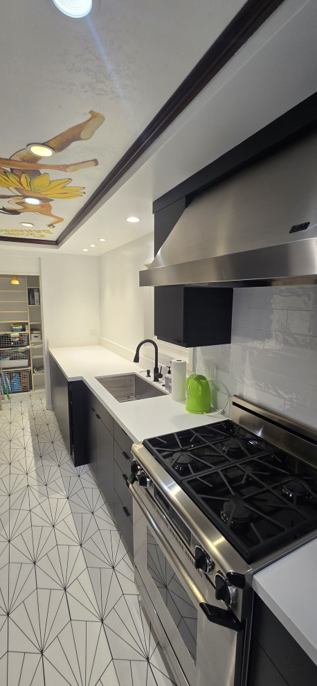 Kitchen - kitchen idea in Orange County