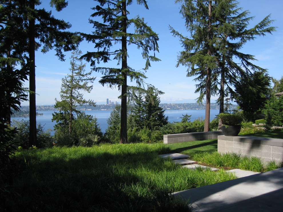 Photo of a modern garden in Seattle.