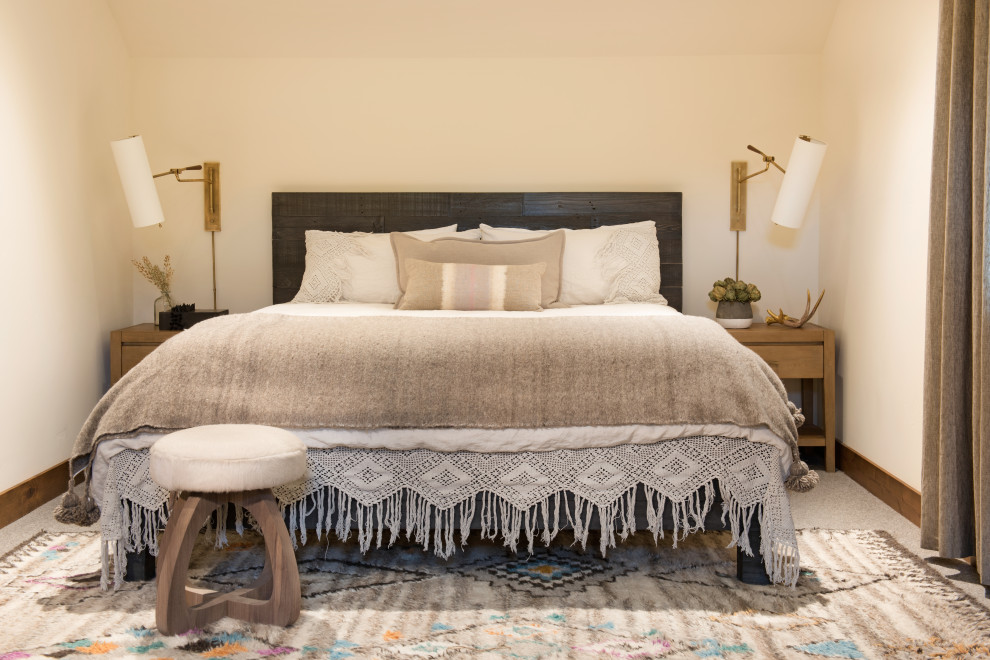 Inspiration for a mid-sized transitional guest bedroom remodel