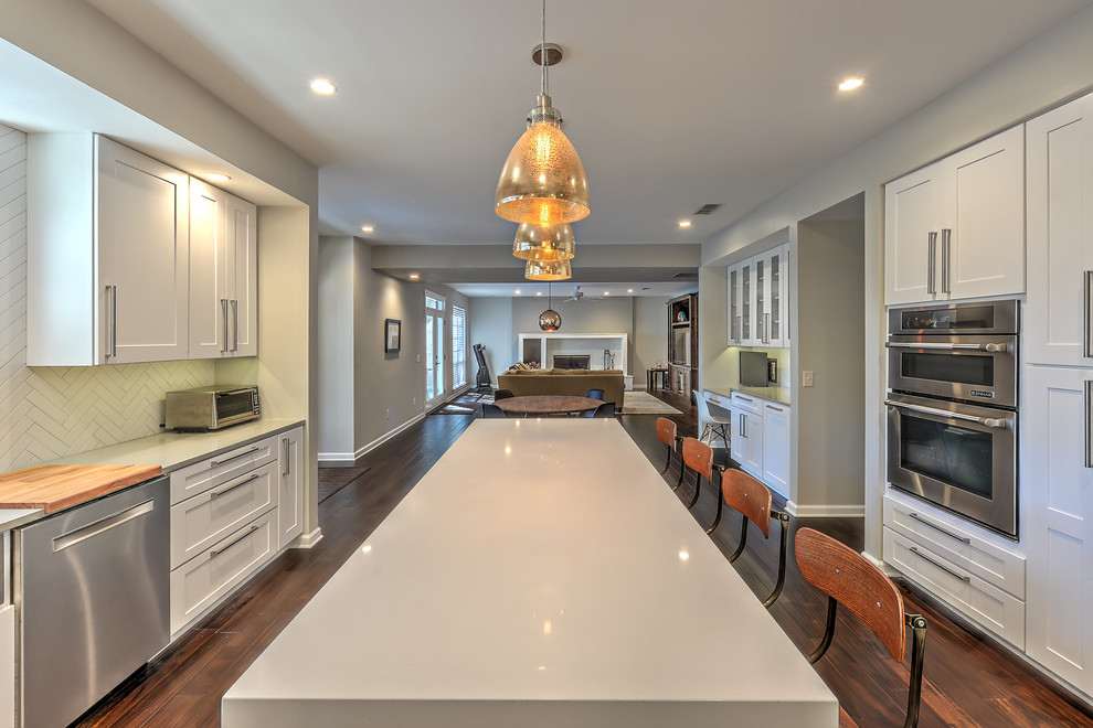 Kitchen - transitional kitchen idea in Jacksonville