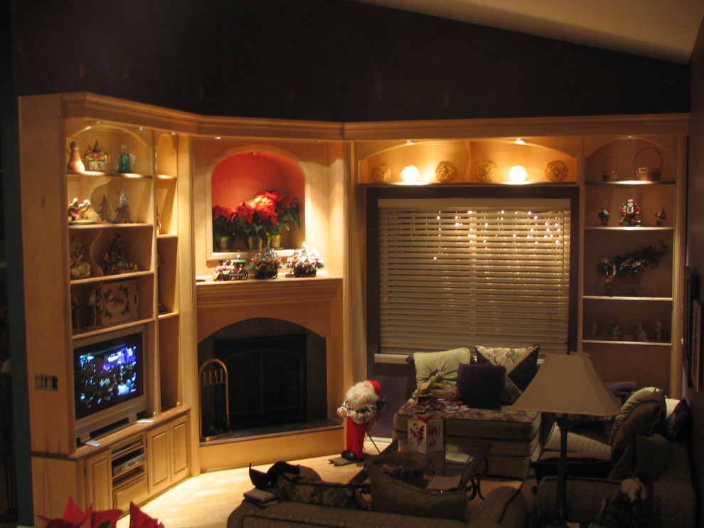This is an example of a contemporary family room in Chicago.