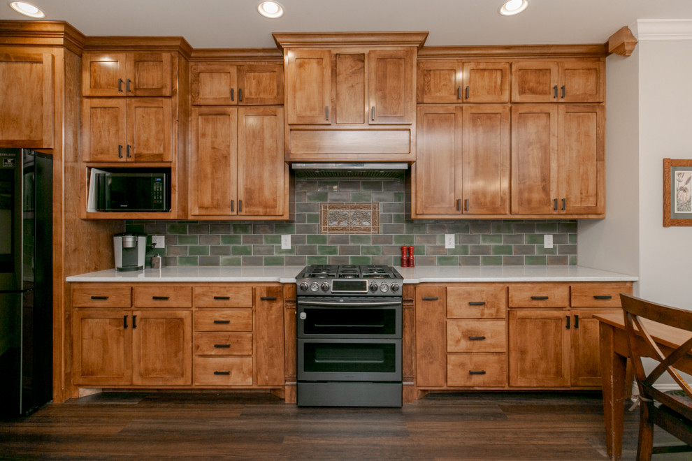 Example of a mid-sized arts and crafts galley brown floor eat-in kitchen design in Atlanta with an undermount sink, shaker cabinets, medium tone wood cabinets, quartz countertops, ceramic backsplash, stainless steel appliances and an island