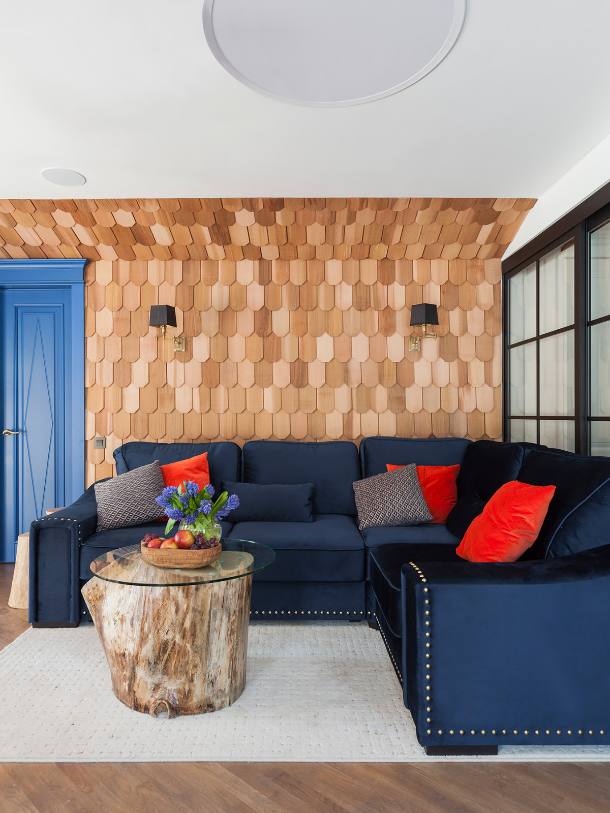 Гостиная под готовой крышей