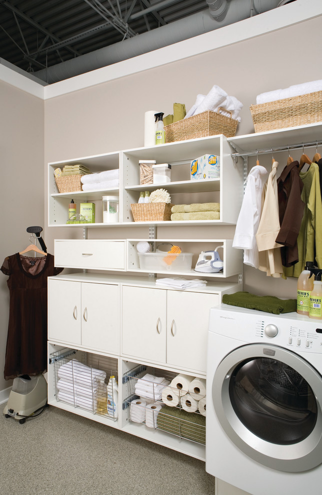 This is an example of a contemporary laundry room in Cincinnati.