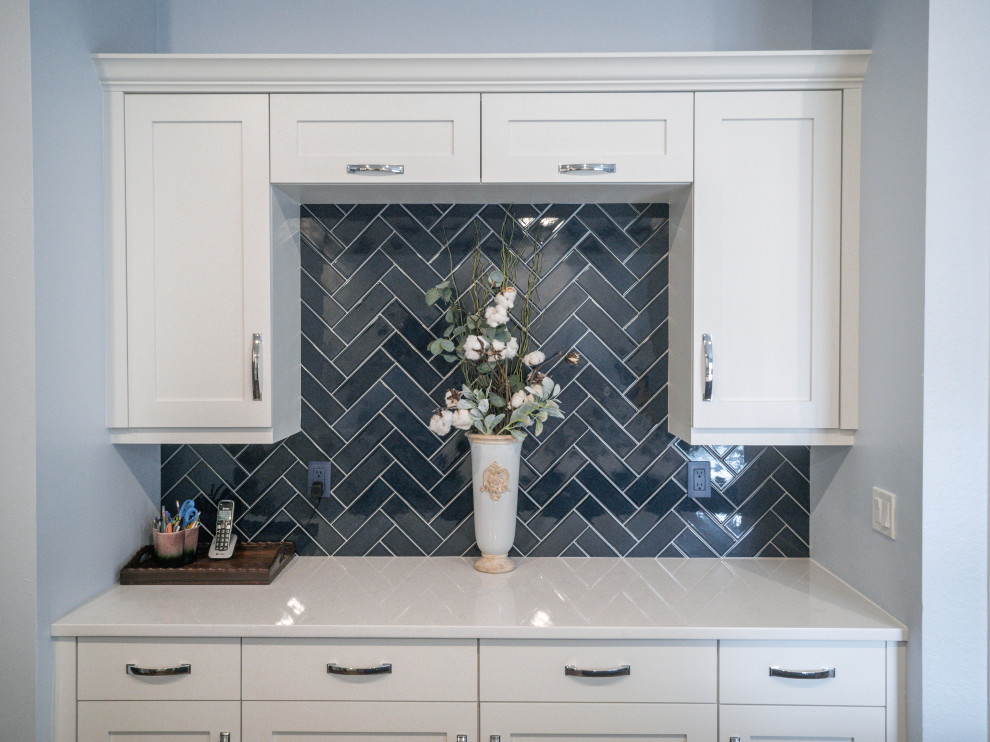 Kitchen - kitchen idea in Miami