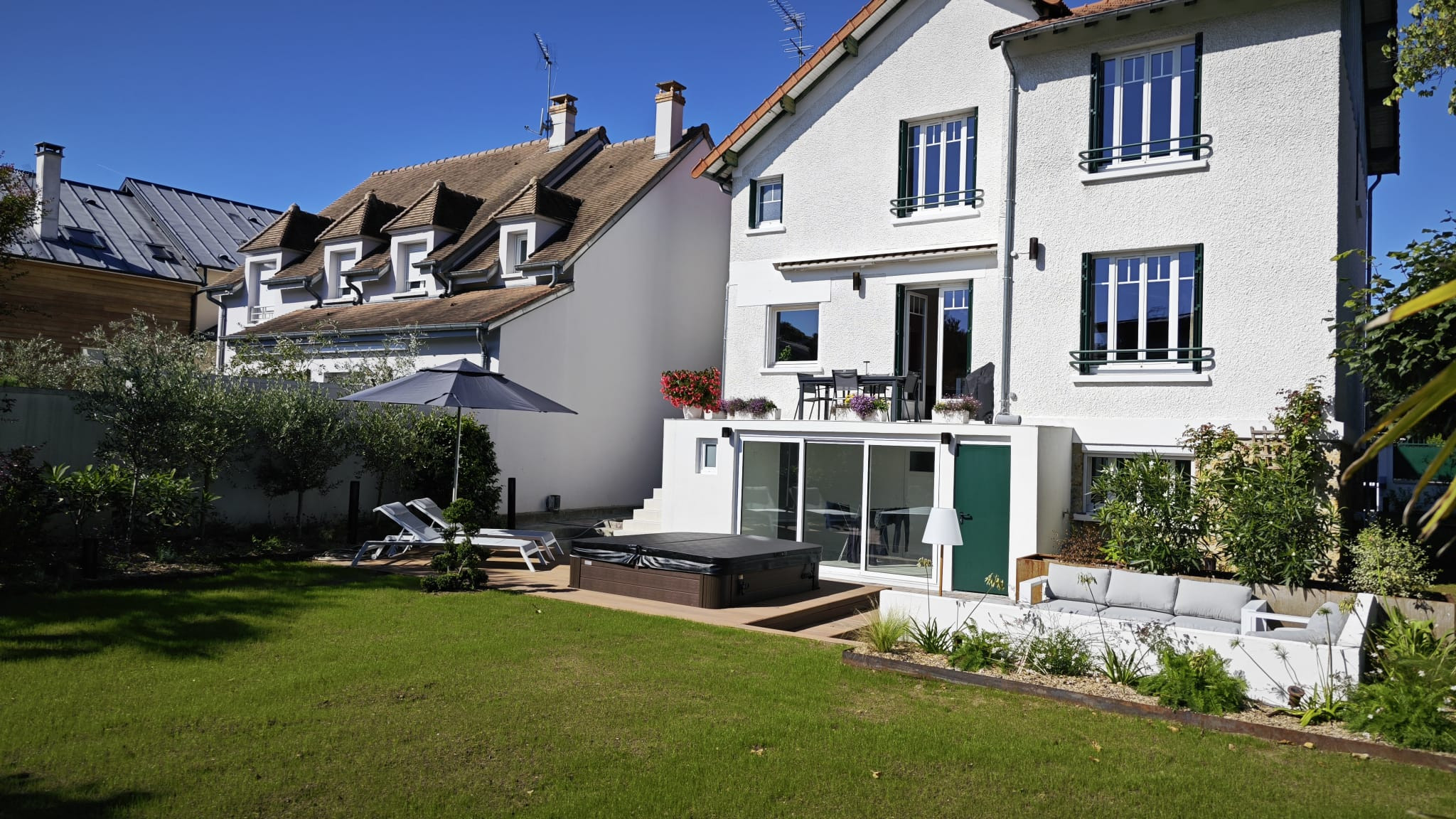 Jardin avec Coin Jacuzzi - Évasion Méditerranéenne