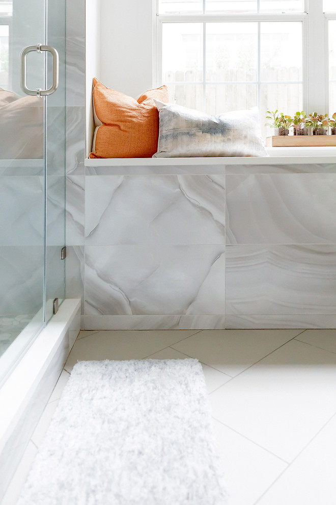 Transitional home design photo in Austin