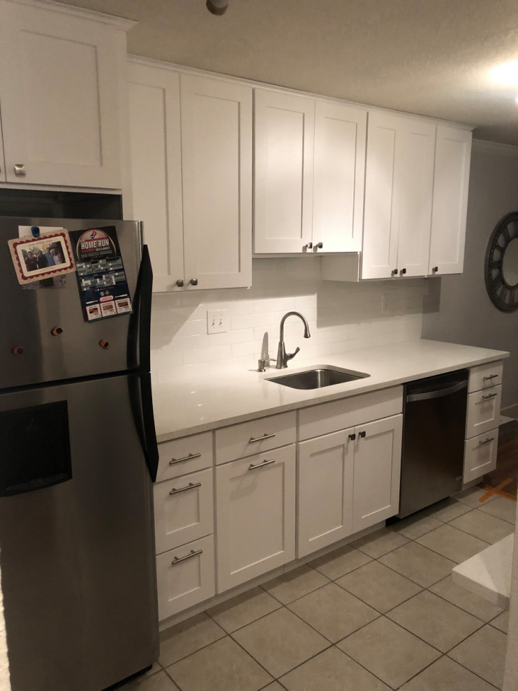 Kitchen - transitional kitchen idea in Seattle