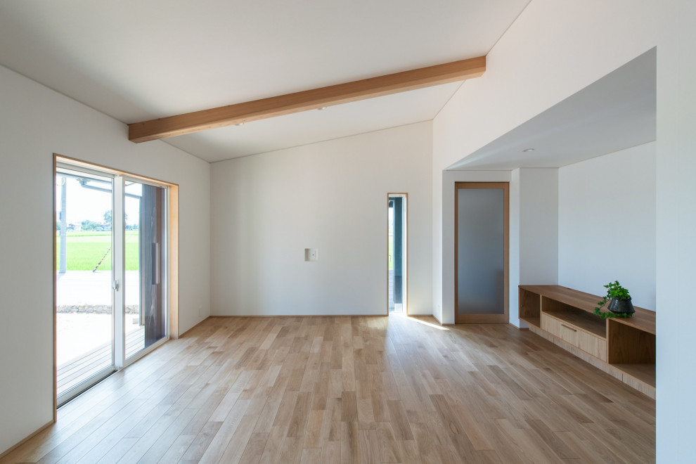 他の地域にあるおしゃれなリビングの写真