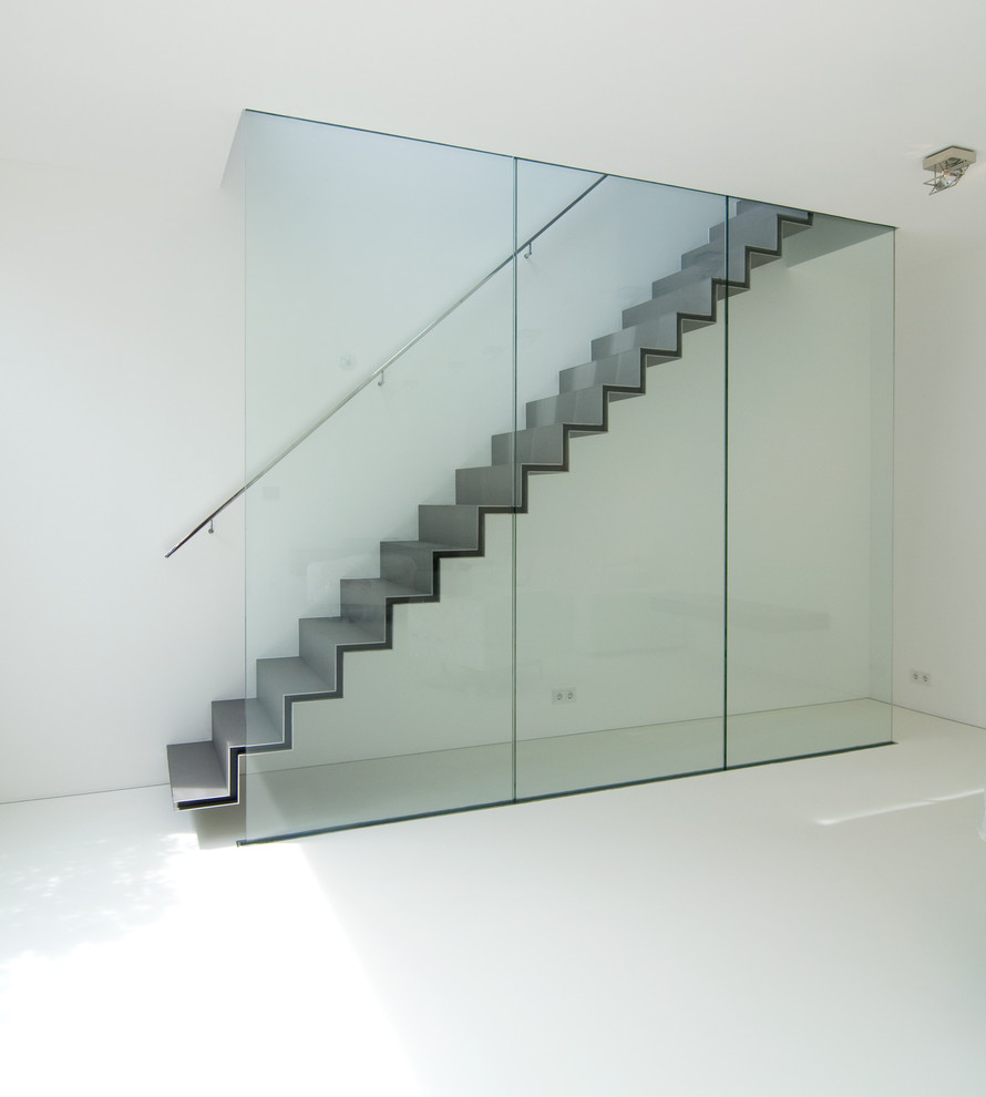 Inspiration for a mid-sized contemporary straight staircase in Munich.
