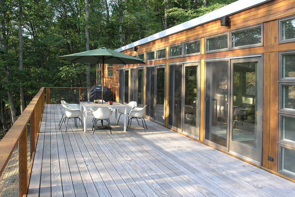 Photo of a contemporary deck in New York with no cover.