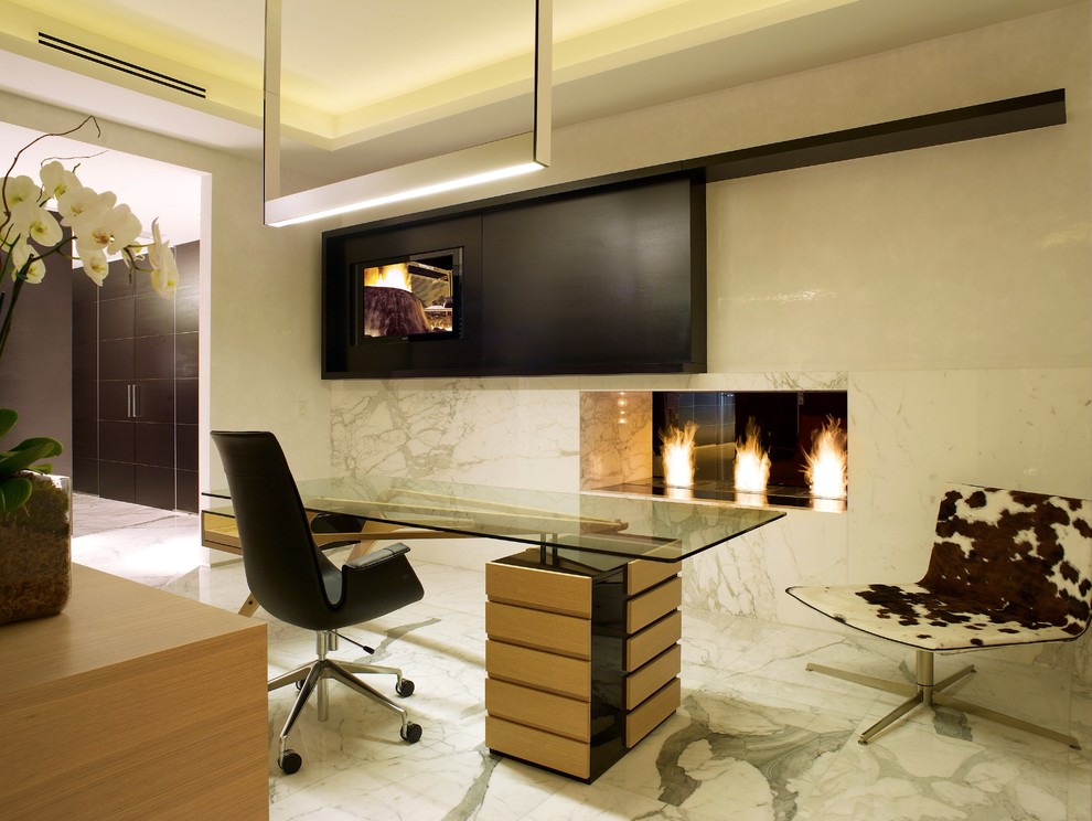 Inspiration for a contemporary home office in New York.