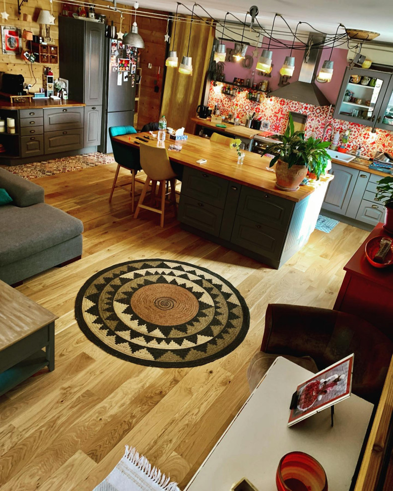 Dépose d’un ancien parquet flottant et pose d’un nouveau parquet collé en chêne.