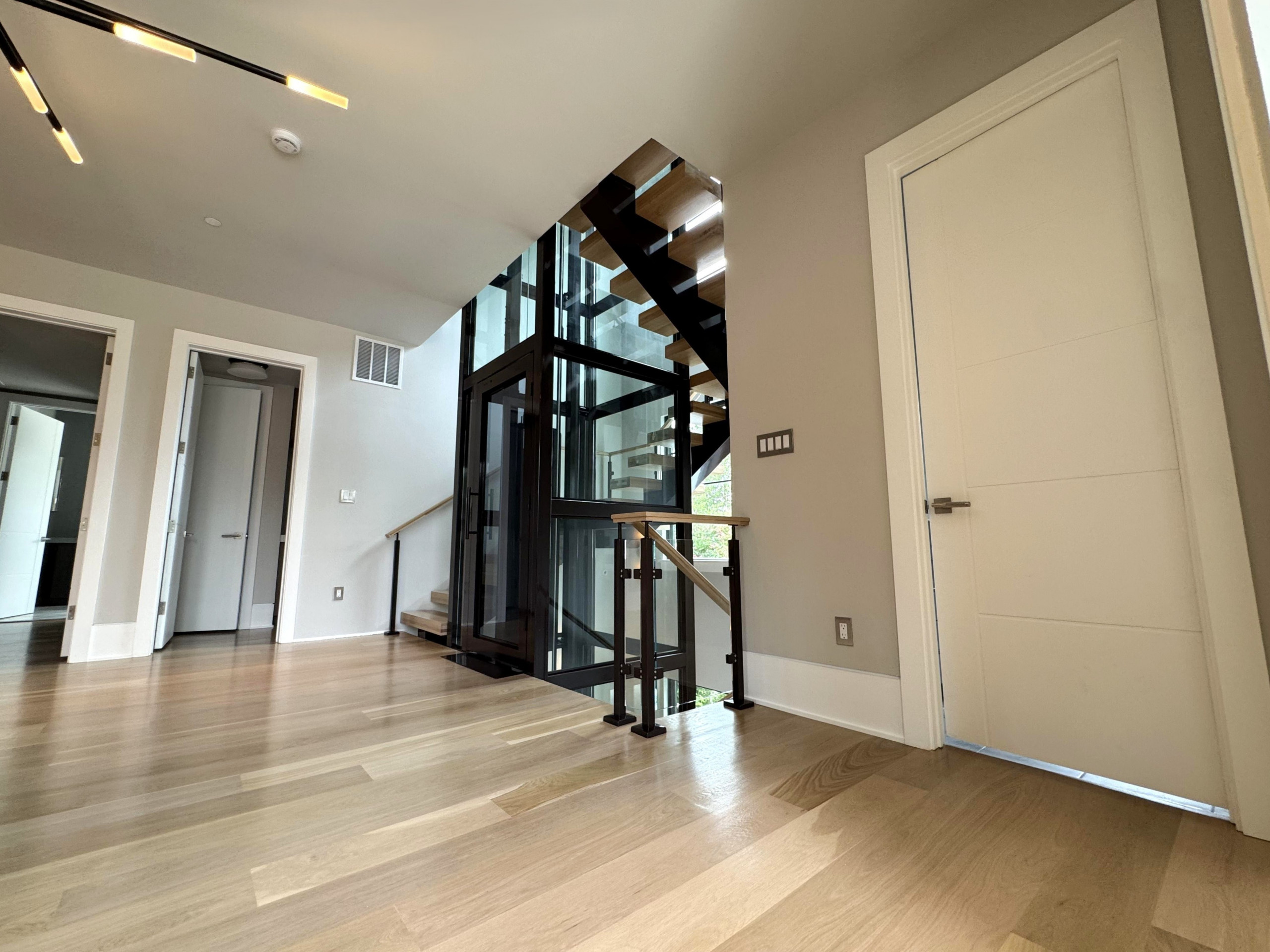 136_Modern Mono-Beam Encircling Glass Elevator, Bethesda, MD 20814