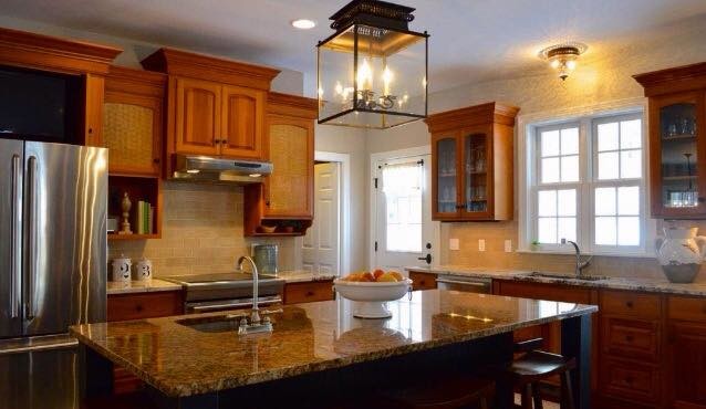 Transitional kitchen photo in Chicago