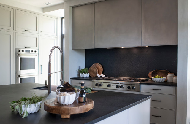 Rhett's Bluff beach-style-kitchen