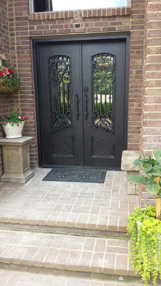 Идея дизайна: прихожая в викторианском стиле с двустворчатой входной дверью и коричневой входной дверью