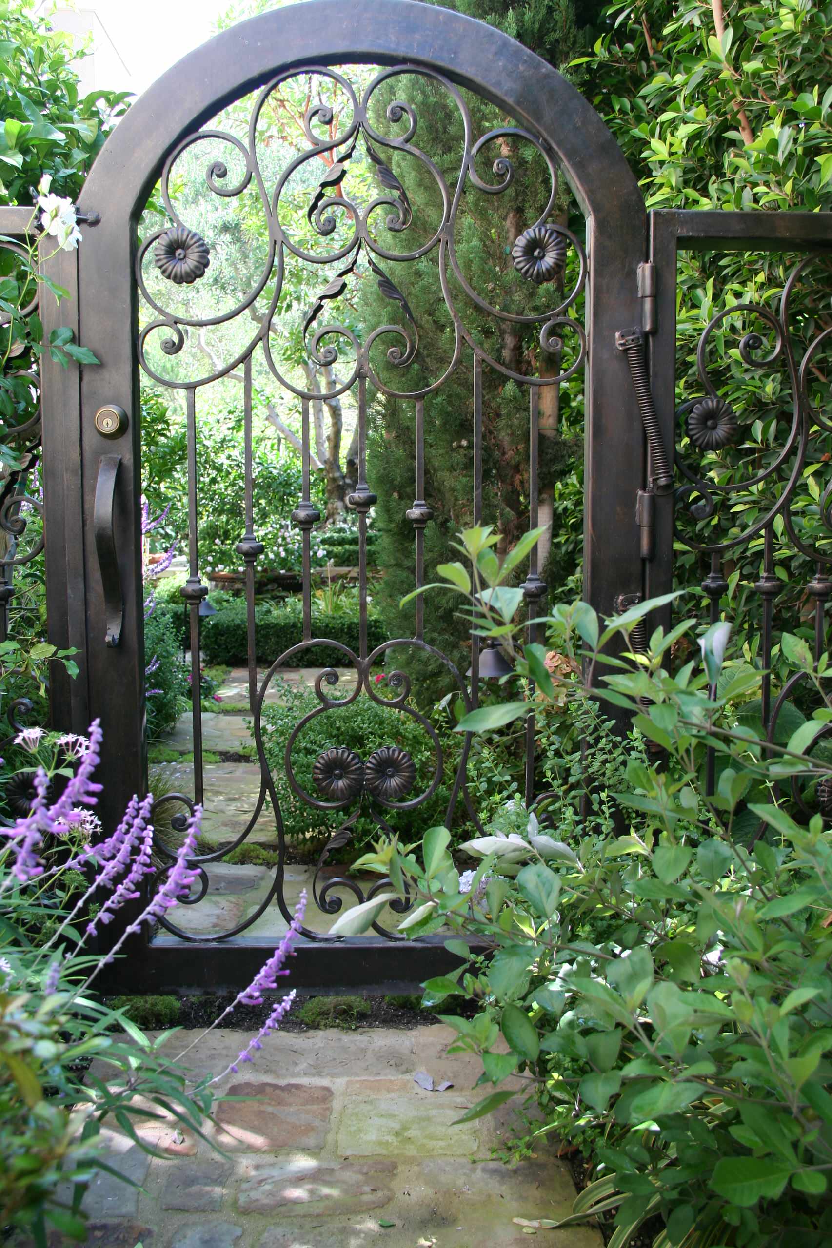 77 Gorgeous Garden Gates, image size:1706x2560