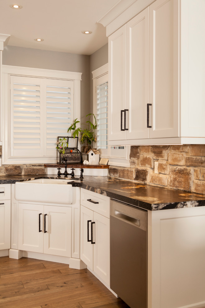 Transitional kitchen photo in Toronto