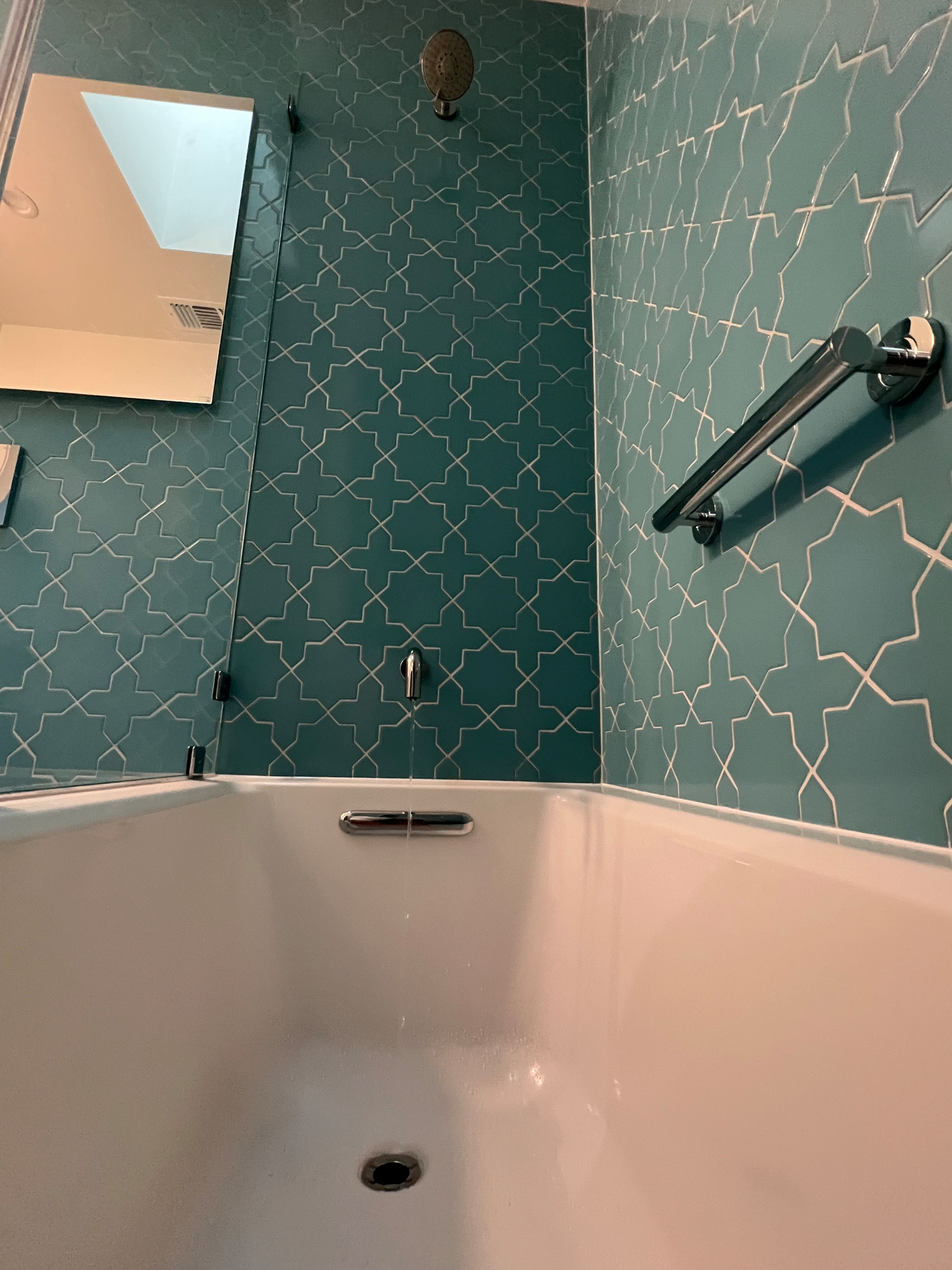 Soaker Tub w/Fixed Shower Panel, Grab Bar & Slotted Tub Drain