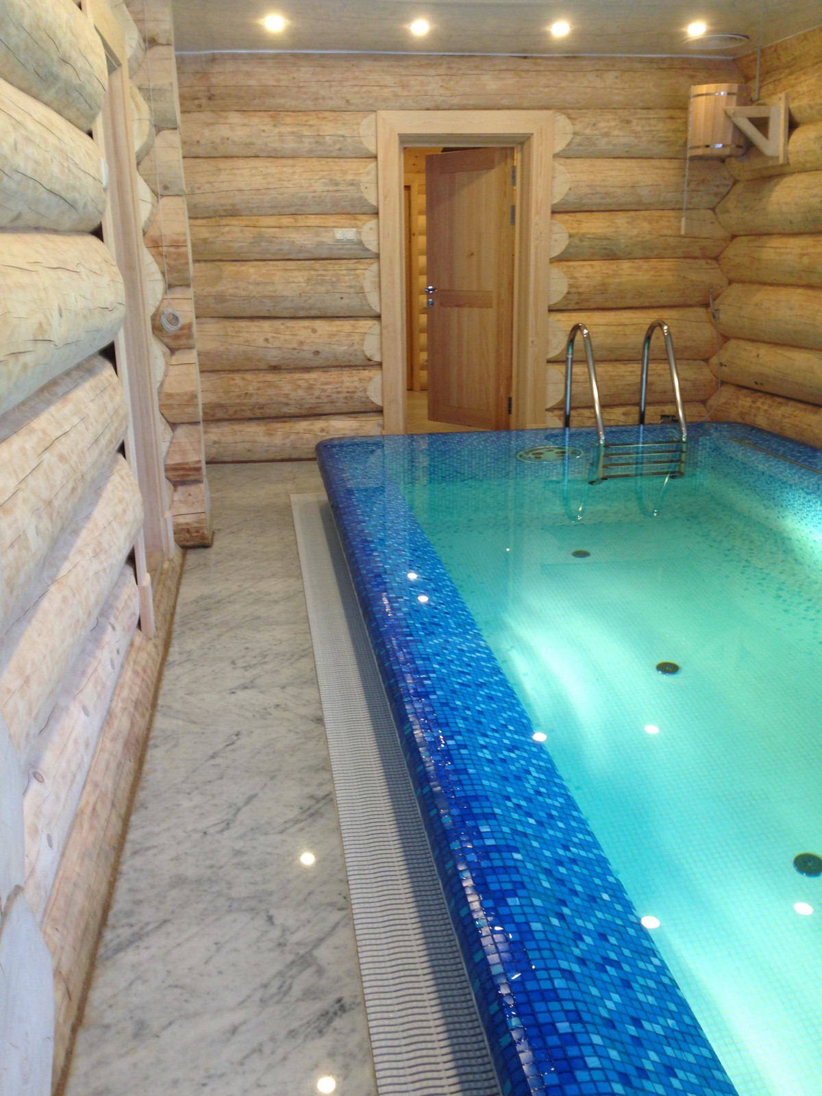 Бассейн в банном комплексе