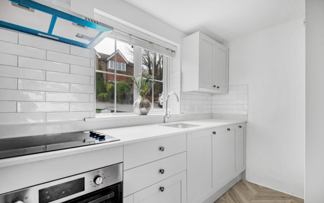 Three Bed Flat Refurbishment, Brighton klassisk-koekken