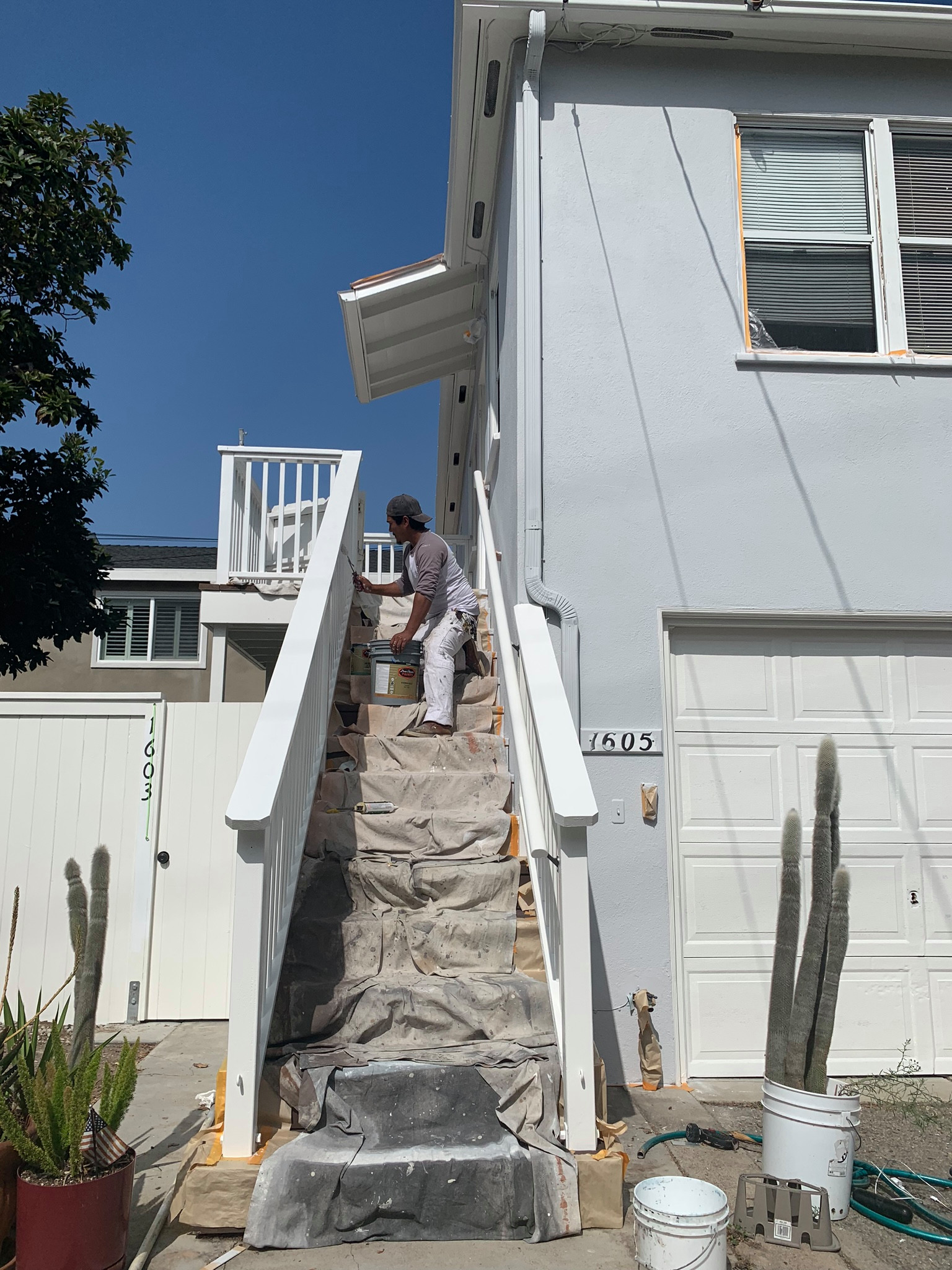 Home design - traditional home design idea in Los Angeles