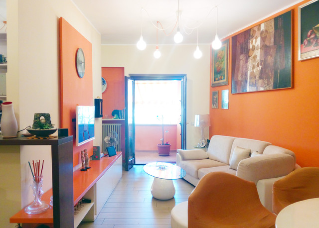 Di due... Uno! eclectic-living-room