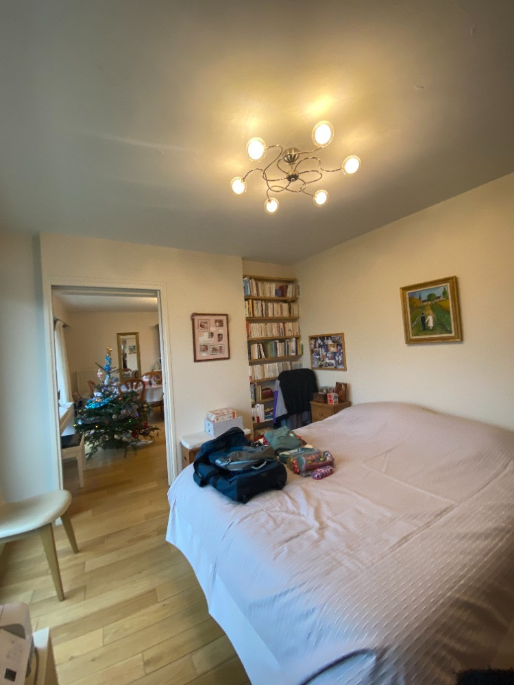 Appartement familial avec bibliothèque traversante