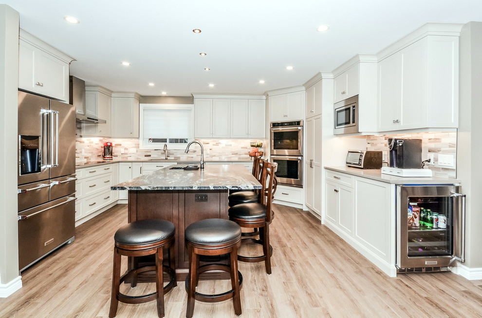 Kitchen - transitional kitchen idea in Toronto