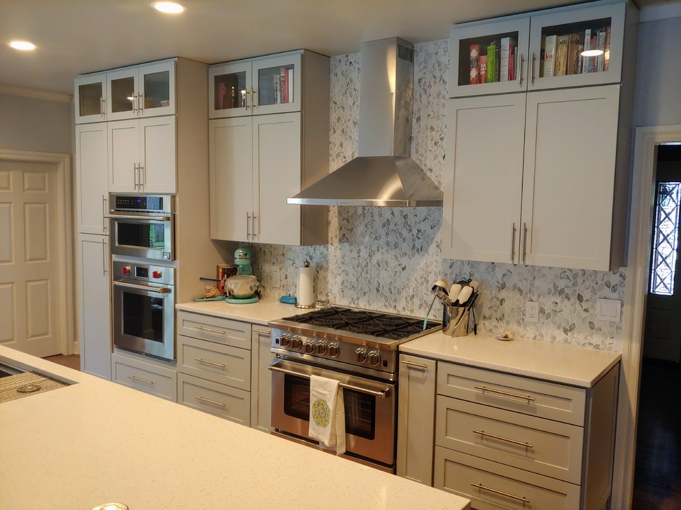 Example of a large transitional single-wall light wood floor eat-in kitchen design with a single-bowl sink, shaker cabinets, gray cabinets, quartzite countertops, multicolored backsplash, mosaic tile backsplash, stainless steel appliances, an island and white countertops