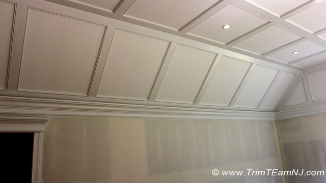 Coffered Ceilings and Beams classico-camera-da-letto