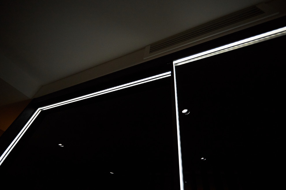 Шкаф-купе raumplus рамка R1200 темная бронза с LED подсветкой