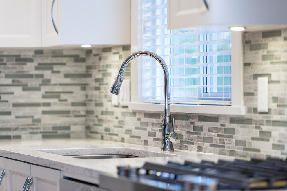 Example of a transitional home design design in Vancouver