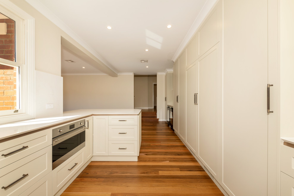 Photo of a tropical kitchen in Canberra - Queanbeyan.