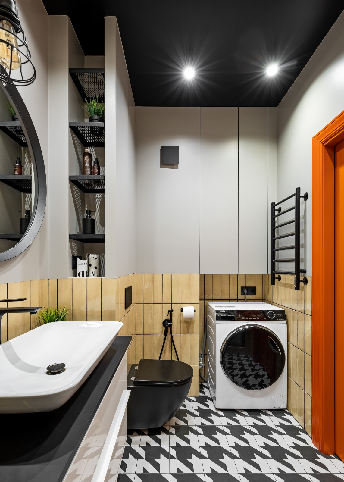 Квартира с голубой кухней и детской с шалашом