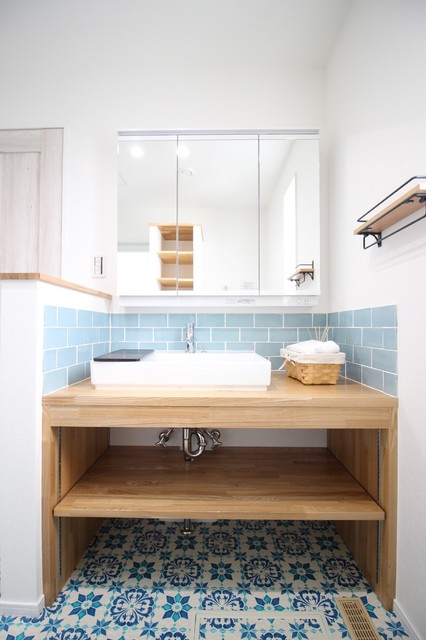 タイルがとっても可愛い造作の洗面化粧台 北欧 トイレ 洗面所 他の地域 株式会社ｓｅｅｄｈｏｍｅ Houzz ハウズ