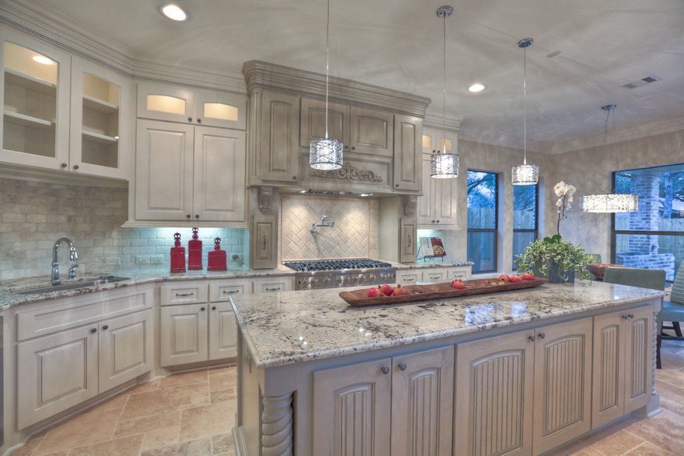Inspiration for a transitional kitchen remodel in Houston