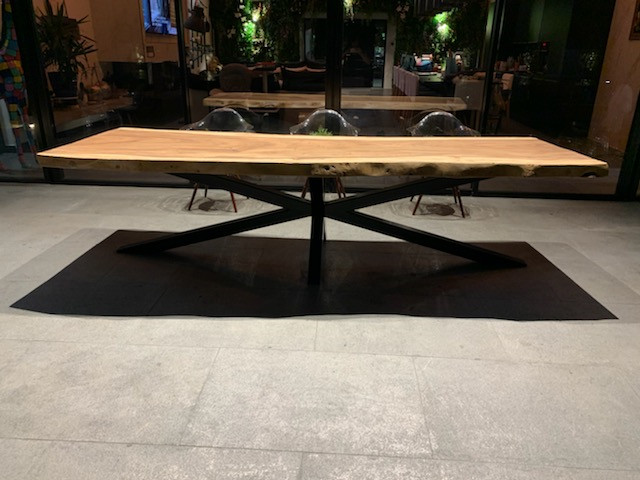 Table "Mikado"