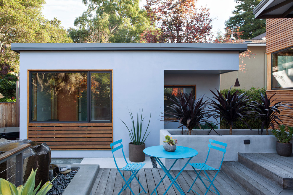 This is an example of a modern two-storey stucco white exterior in San Francisco with a shed roof.