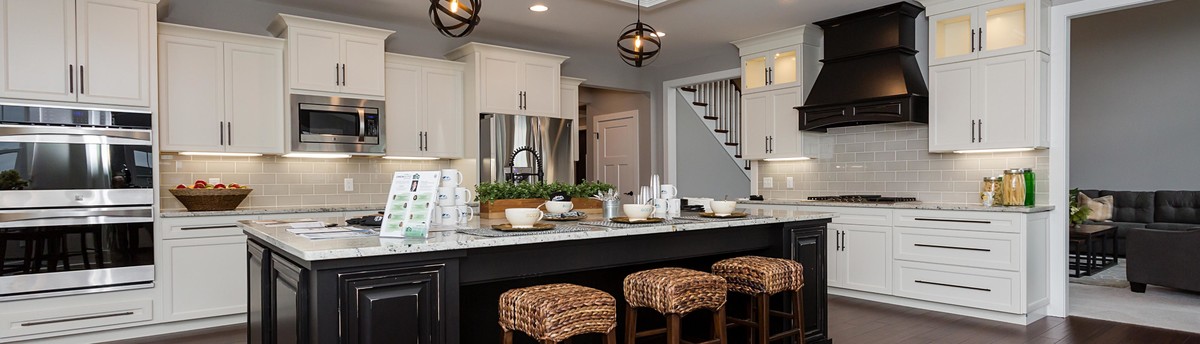 Classic Artisan Kitchen With White Shaker Cabinets - Classic Artisan Kitchen With White Shaker Cabinets