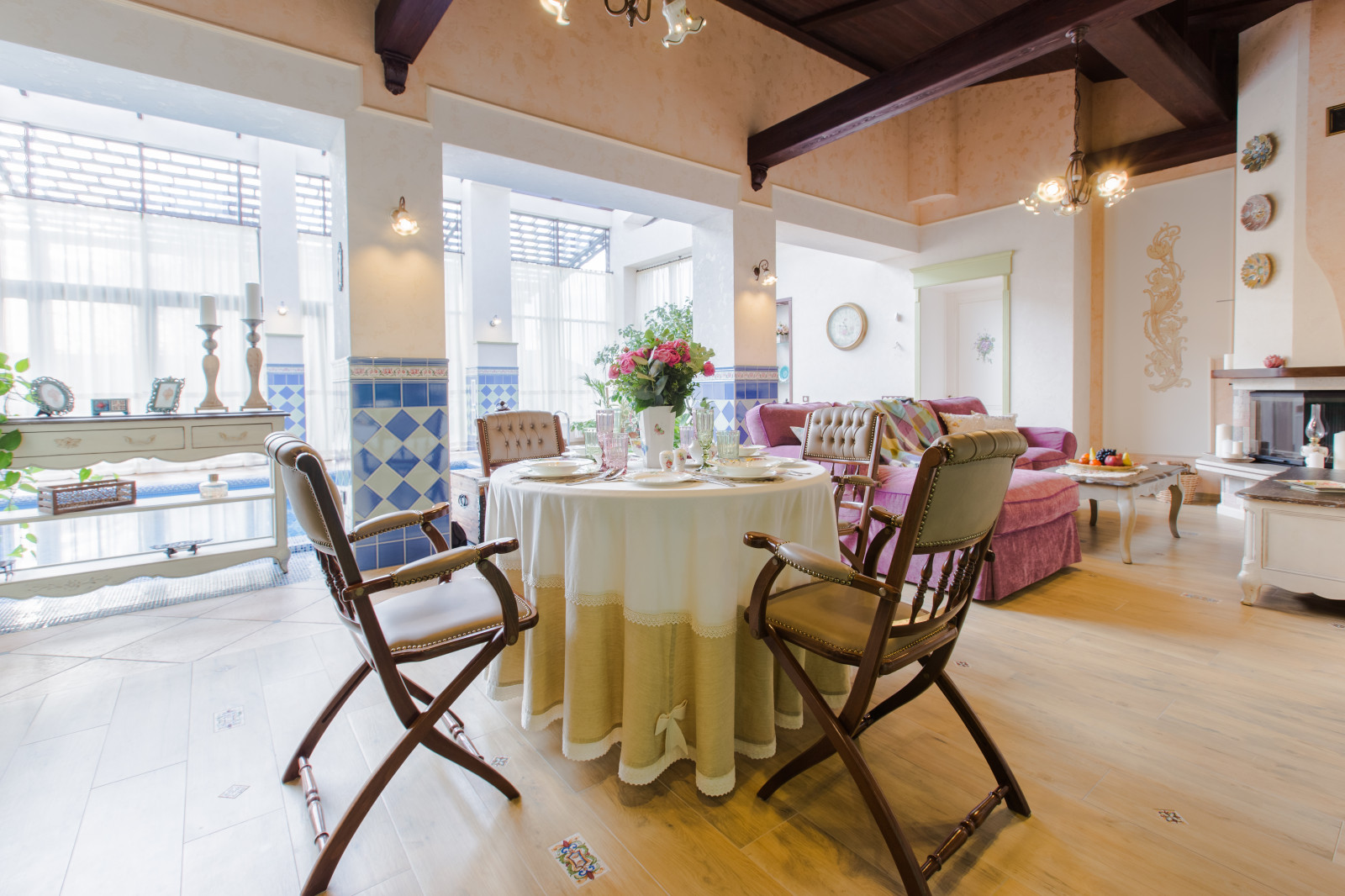 Интерьер гостевого дома в стиле Прованс. Интерьер бассейна (150 кв м)