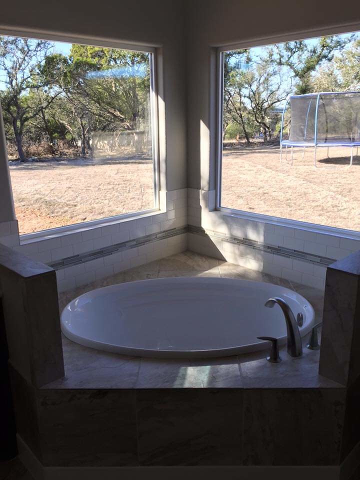 Example of a minimalist bathroom design in Austin