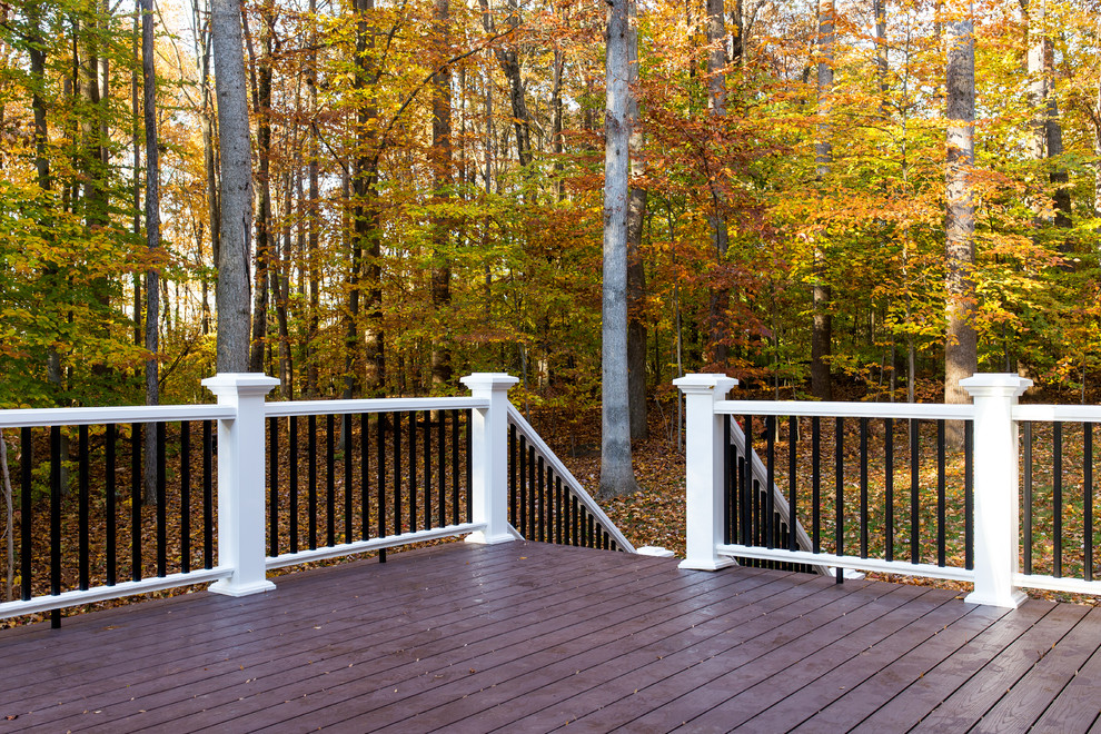 Inspiration for a mid-sized traditional backyard deck in Baltimore with no cover.