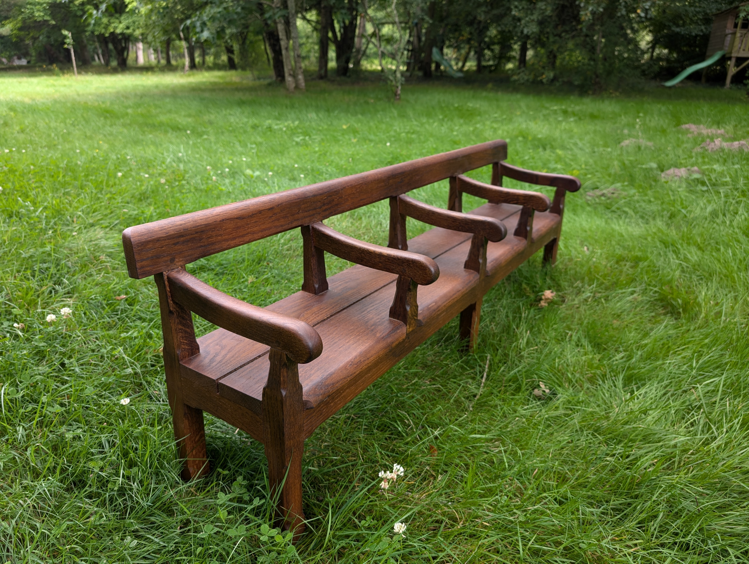 Banc d'enfant en menuiserie traditionnelle