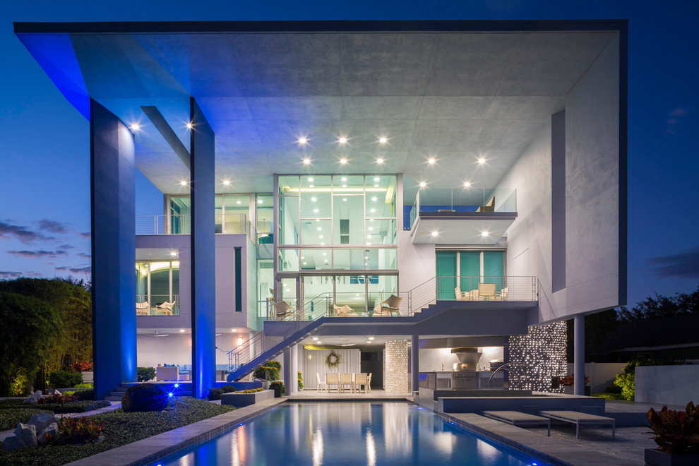 Modern exterior in Tampa.