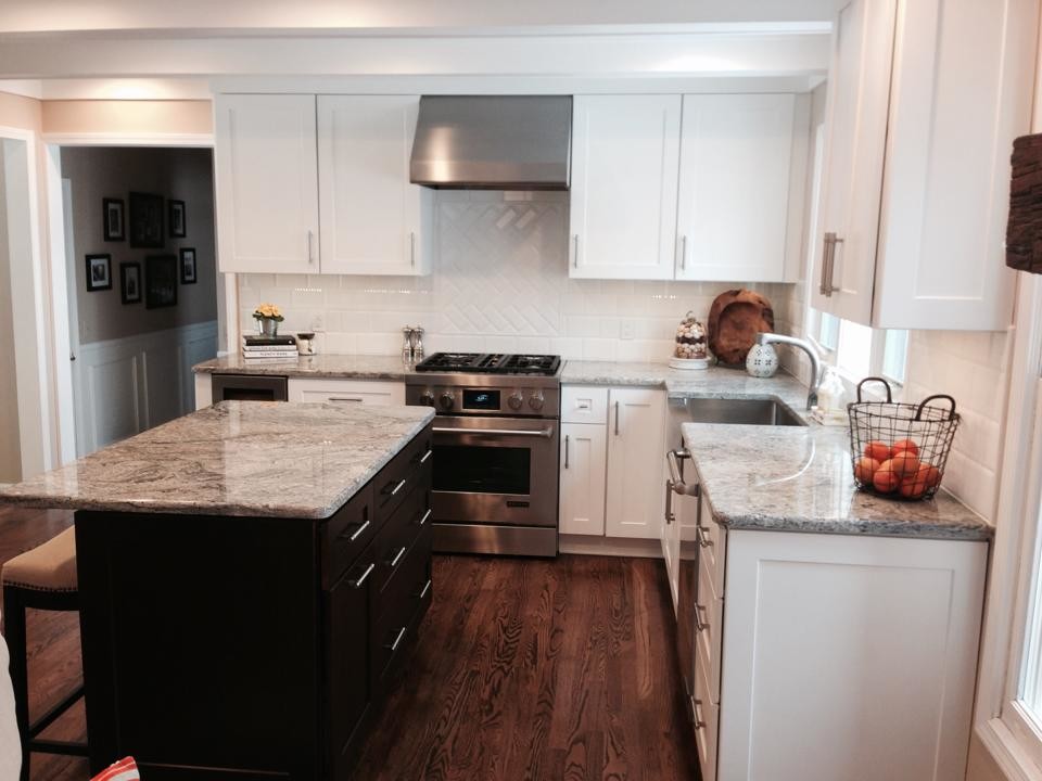 Example of a mid-sized transitional kitchen design in Detroit