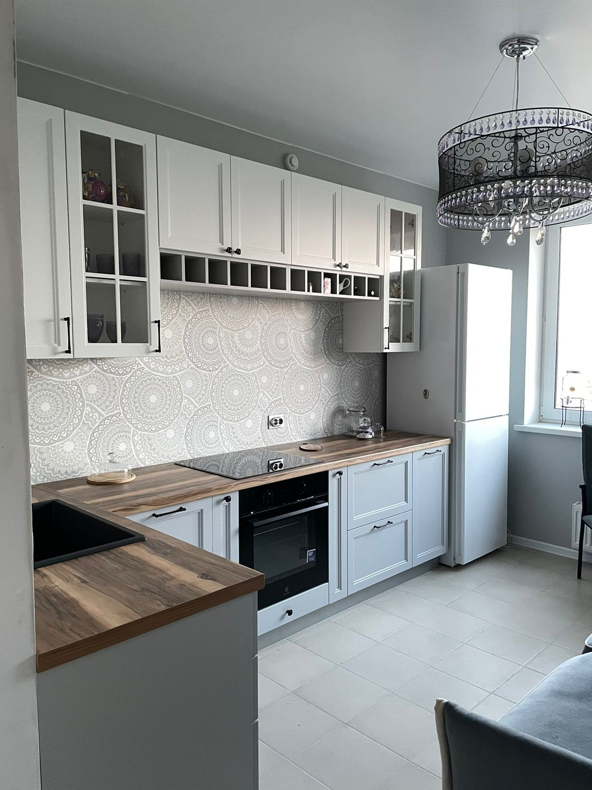 Кухонный гарнитур AVALON в сочетании серого и белого